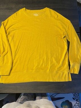 Time and Tru Women’s Yellow Crewneck Sweater